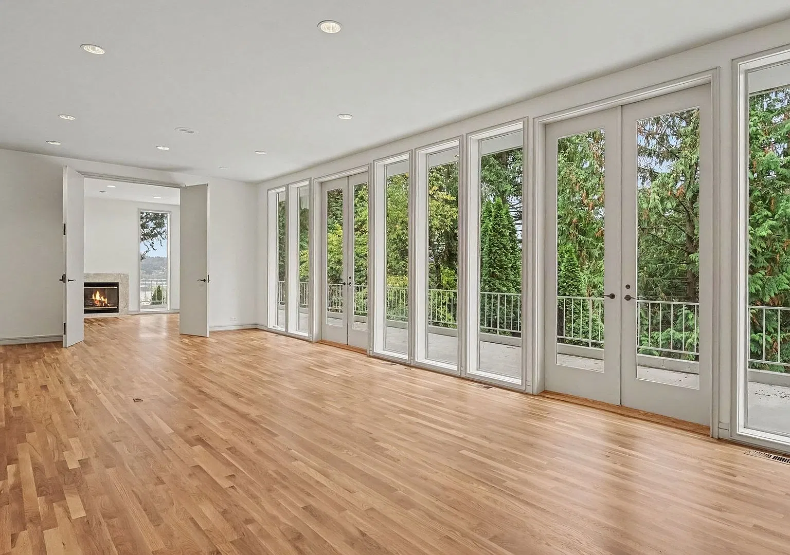 4Bd/3.25Ba Bellevue Home — Photo 3