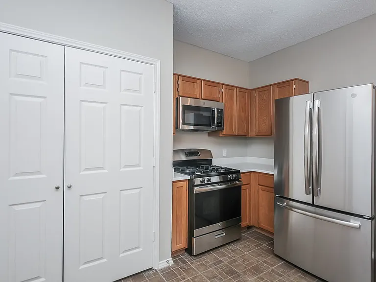 2124 Creek Royal Dr — Photo 8