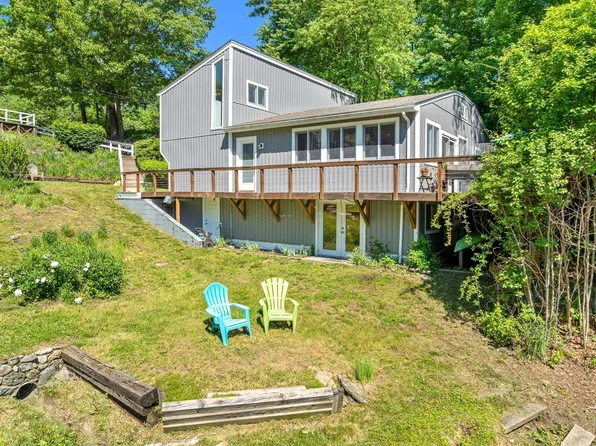 303 Lakeshore Dr, Marlborough, MA 01752