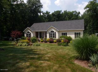 56 Fawn Ridge Dr, Hawley, PA 18428