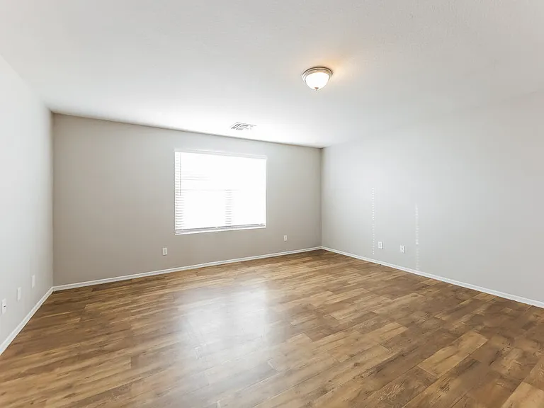 8027 W Mission Ln — Photo 10