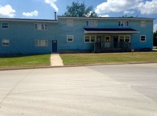 403 10th Ave NW APT B, Independence, IA 50644