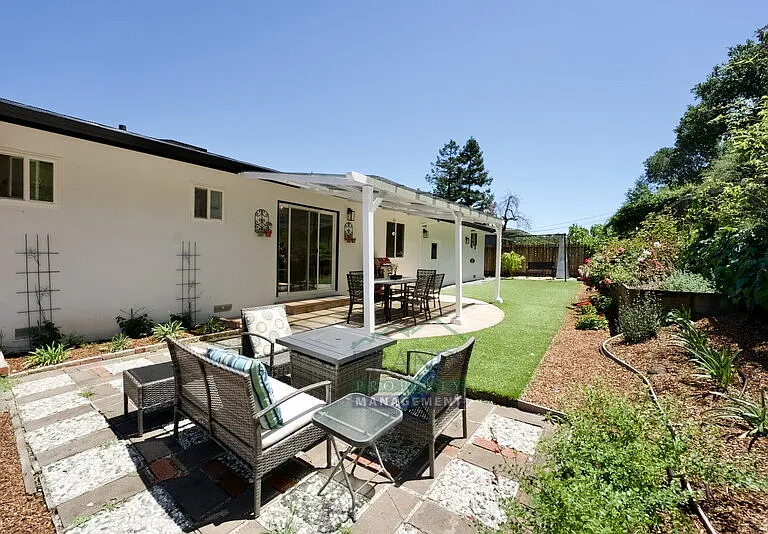 2061 Carolyn Way — Photo 22