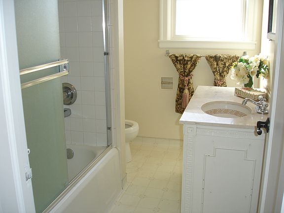 2nd image of 2095 Fruitdale Ave