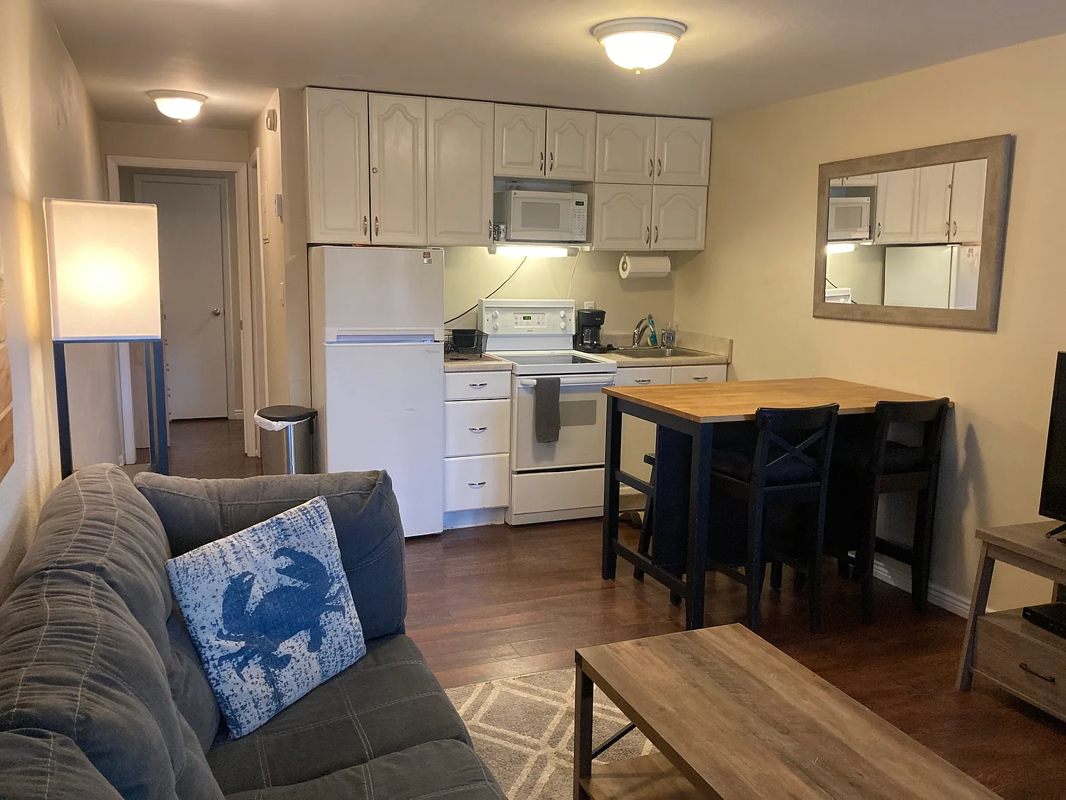 1 bed, 400 sqft, $1,800 — Photo 3