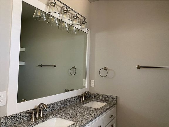 4th image of 1136 Seay Cir