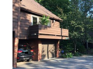 215 Solon Rd APT D, Chagrin Falls, OH 44022