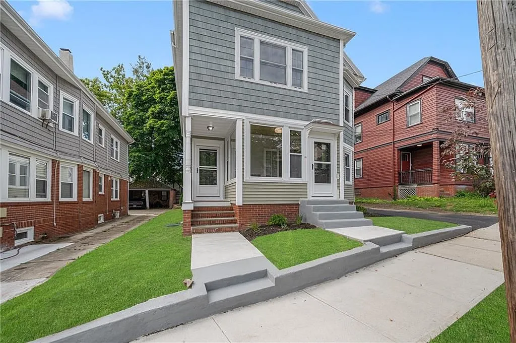 3 bed, 1.0 bath, 1323 sqft, $3,500 — Photo 2