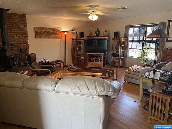 3rd image of 8 Mesquite Dr