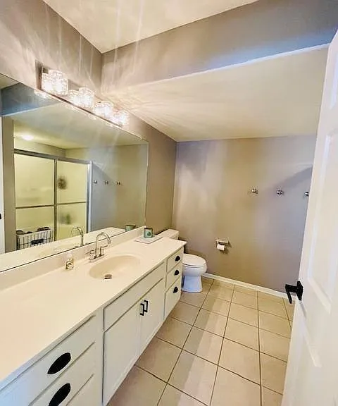 Guest full Bathroom