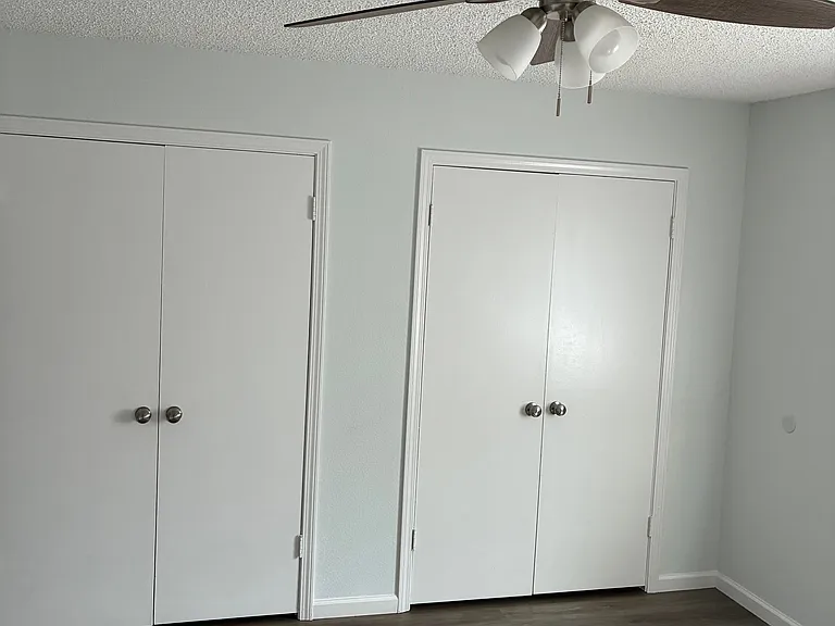 1136 Suburban Dr — Photo 5