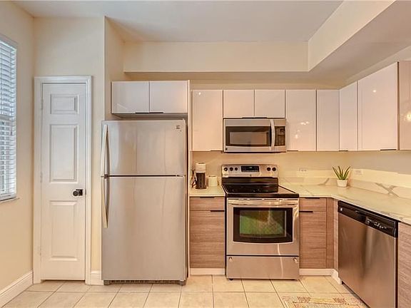 5th image of 533 NE 3rd Ave APT 247