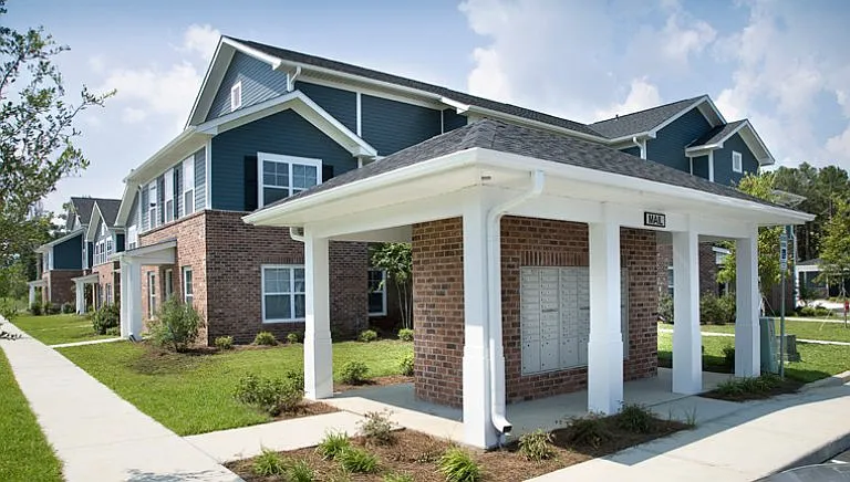 Bay Pointe I — Photo 1