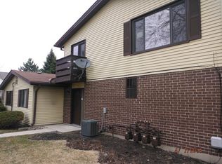 1570 Avati Ln APT A, Aurora, IL 60505