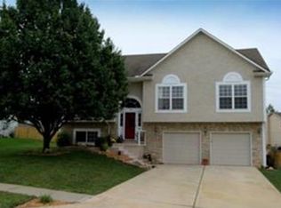 1109 Willow Ln, Liberty, MO 64068