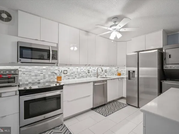 8380 Greensboro Dr APT 303, Mc Lean, VA 22102