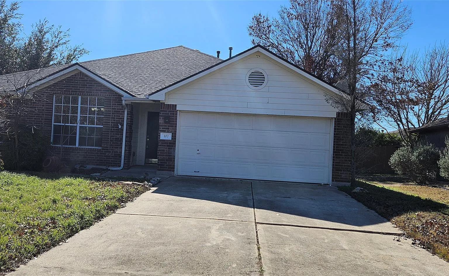 3 bed, 2.0 bath, 1685 sqft, $1,799 — Photo 1