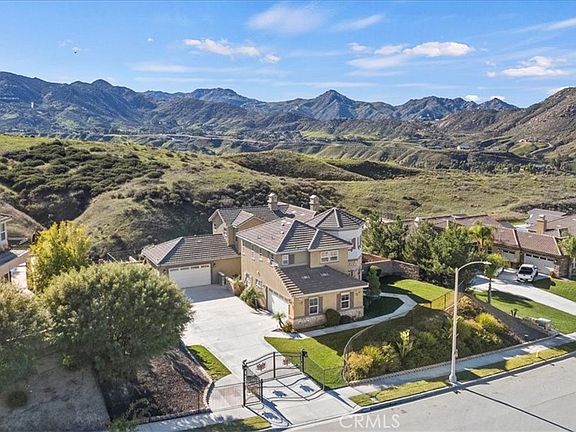 3rd image of 3094 Crystal Ridge Ln