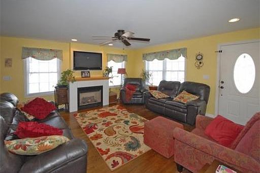 5th image of 319 Groveland St