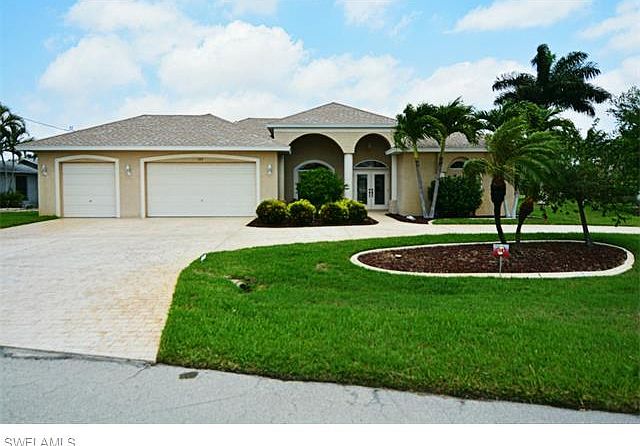 1st image of 523 SW 39th Ter