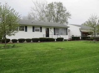 820 Sunset Dr, Lincoln, IL 62656
