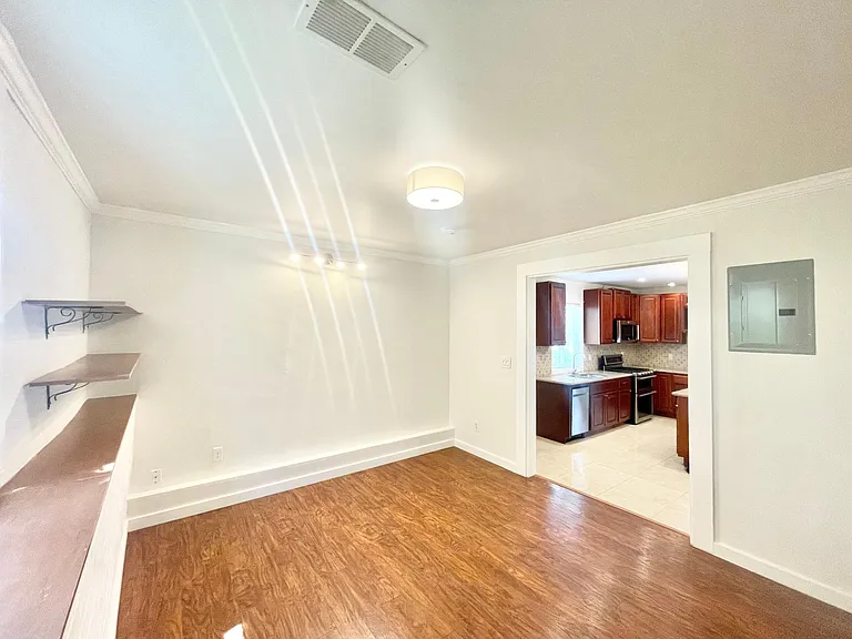 1499 E 24th St #B — Photo 10