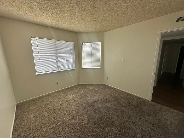 401 Tepatitlan Ct — Photo 13