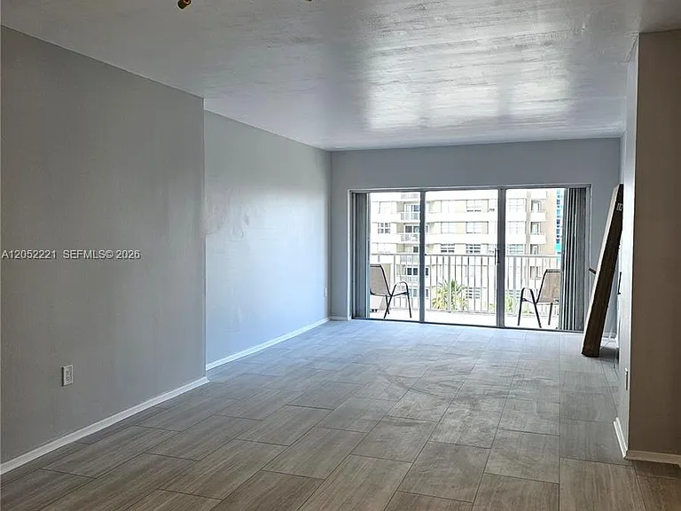 1985 S Ocean Dr #5D — Photo 2