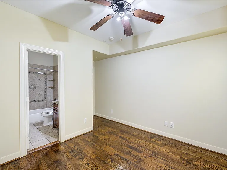 5813 Washington Ave #B — Photo 8