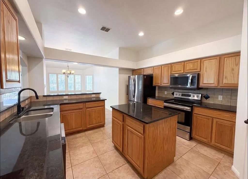 4 bed, 2607 sqft, $2,250 — Photo 4