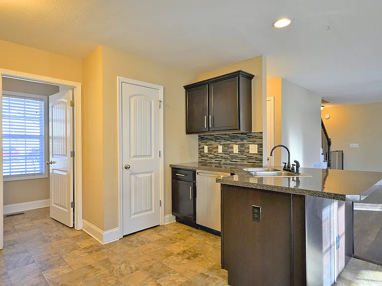 446 Cyprus Ct — Photo 14