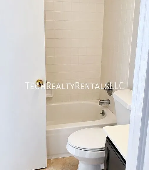 2557 Stockbridge Dr #B-1 — Photo 12