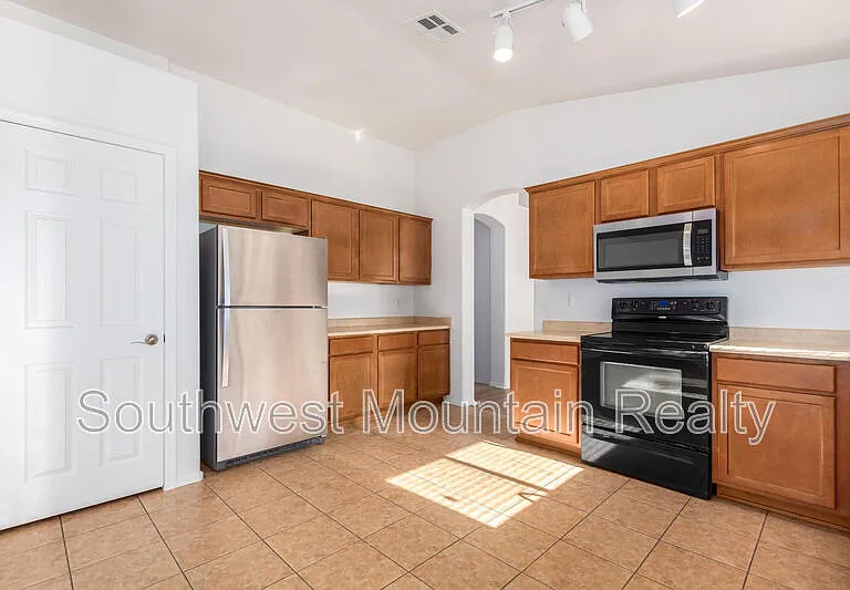 1140 W Oak Tree Ln — Photo 15