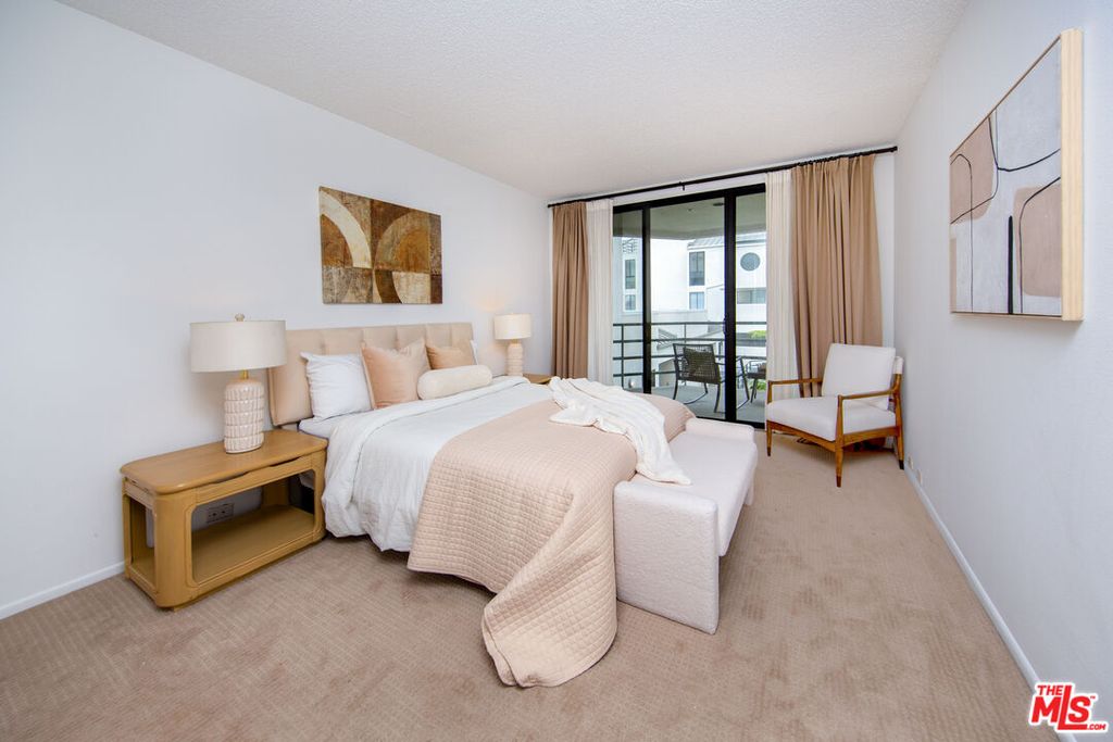 Apartment in Santa Monica, Ocean Park, Los Angeles - View 4