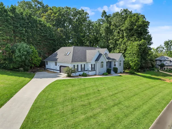 3223 Topside Dr, Kodak, TN 37764