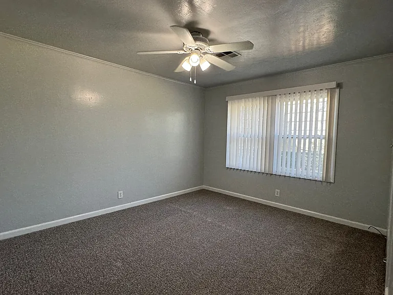 3205 N Commerce St — Photo 11