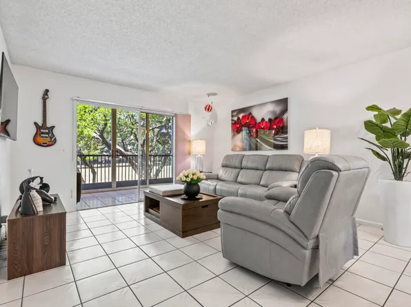 1000 SW 125th Avenue #211, Pembroke Pines, FL 33027