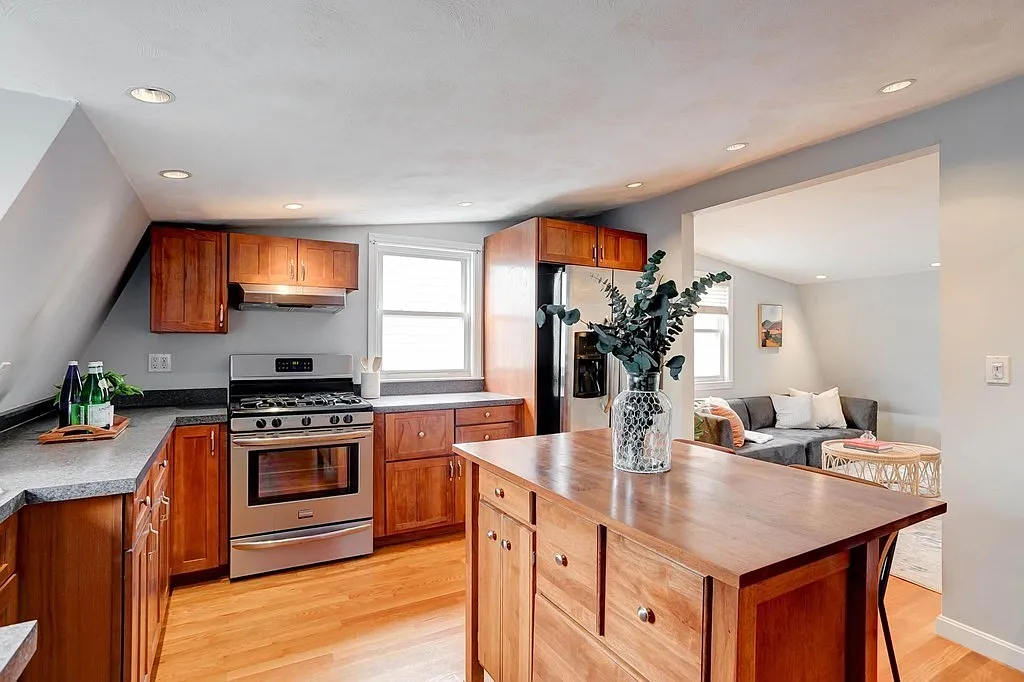 1 bed, 650 sqft, $2,750 — Photo 2