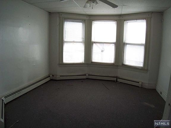 3rd image of 173 Bergen Ave