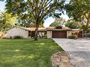 810 Redbud Ln, Grapevine, TX 76051