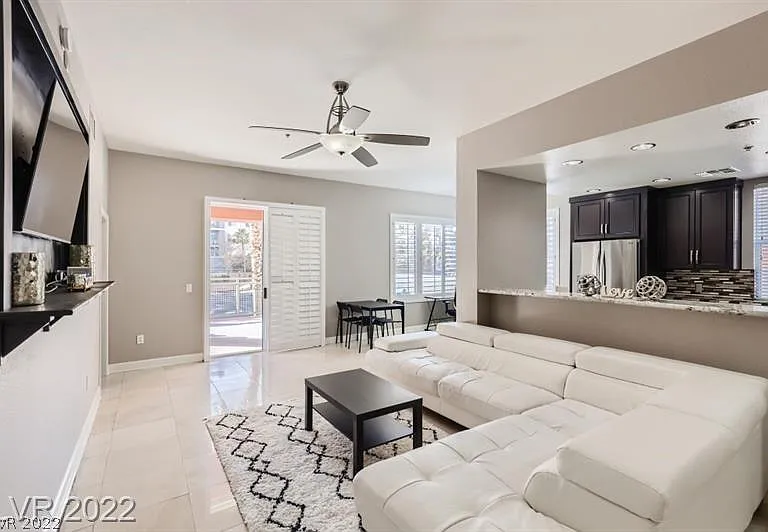 67 E Agate Ave #208 — Photo 4