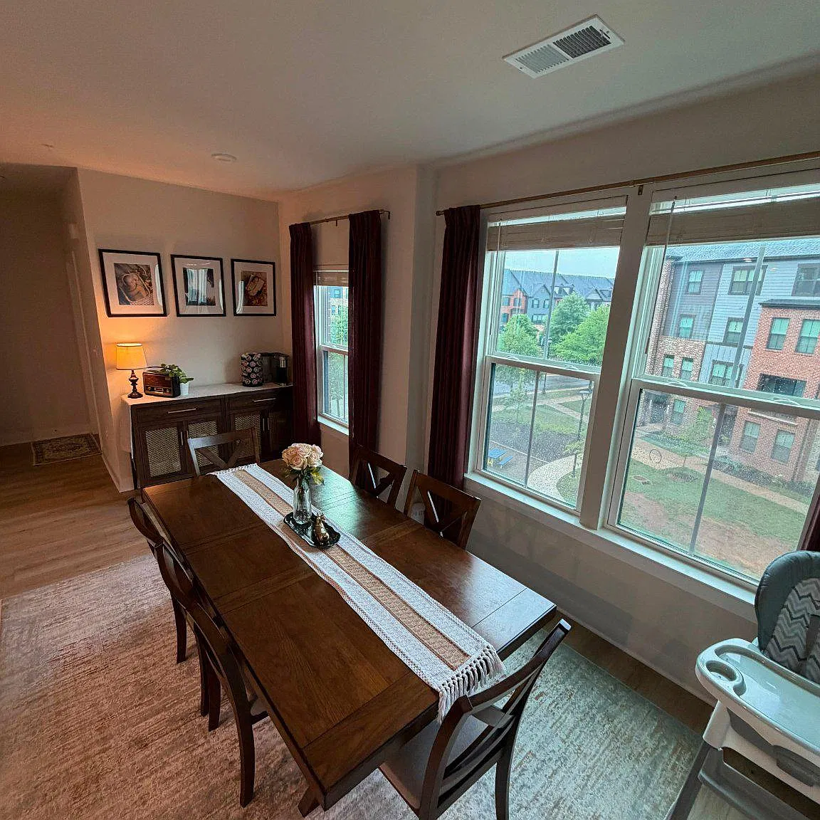 3 bed, 2.5 bath, 2480 sqft, $3,450 — Photo 2