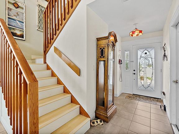 5th image of 36 Medford Dr