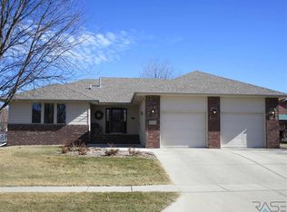 3241 S Bluegrass Ct, Sioux Falls, SD 57103