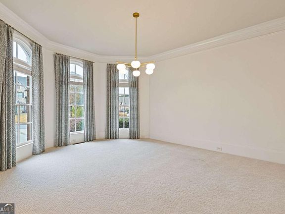 5th image of 560 Arcaro Dr