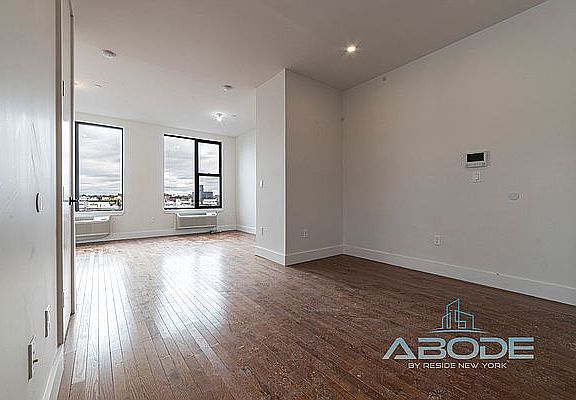 5th image of 321 Woodbine St APT 4R