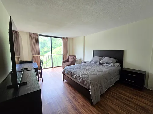 801 Yale Ave #202 Photo 1