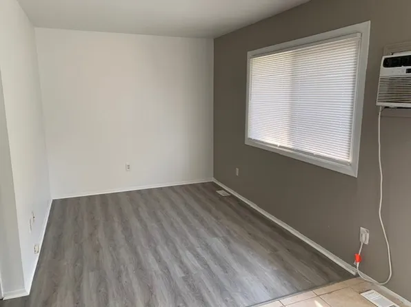 46411 Jefferson Ave, Chesterfield, MI