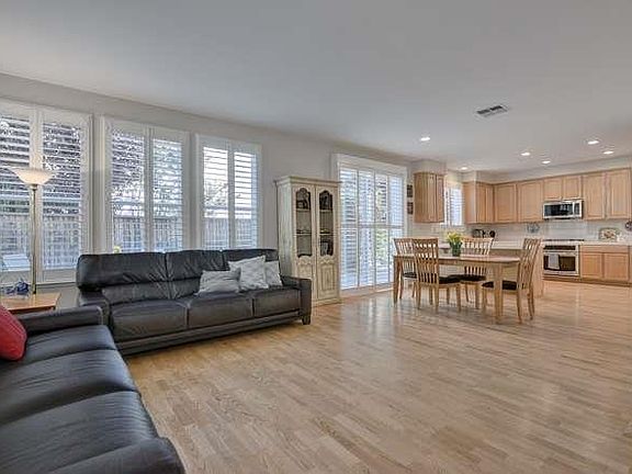 3rd image of 5592 Farmhouse Ct