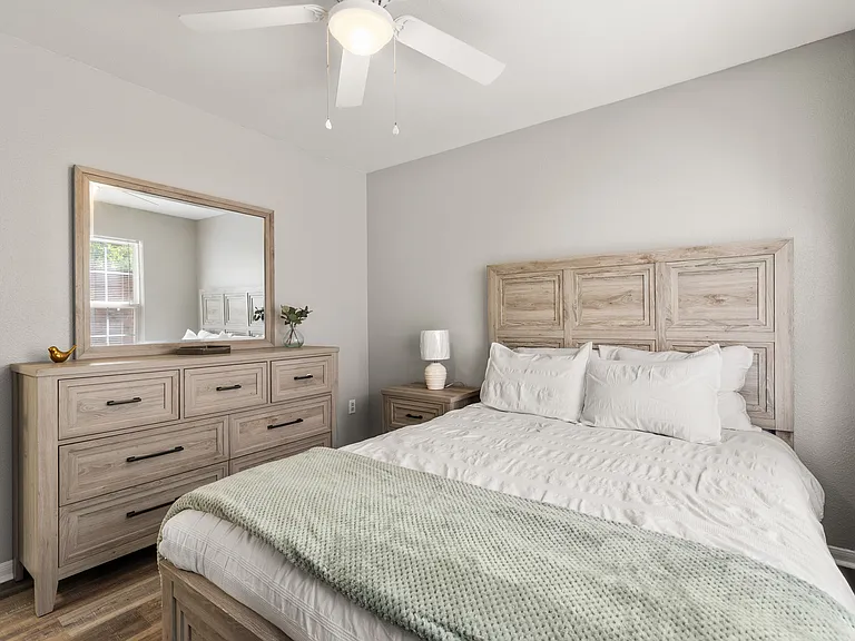 Sunset Pointe Apartments — Photo 46